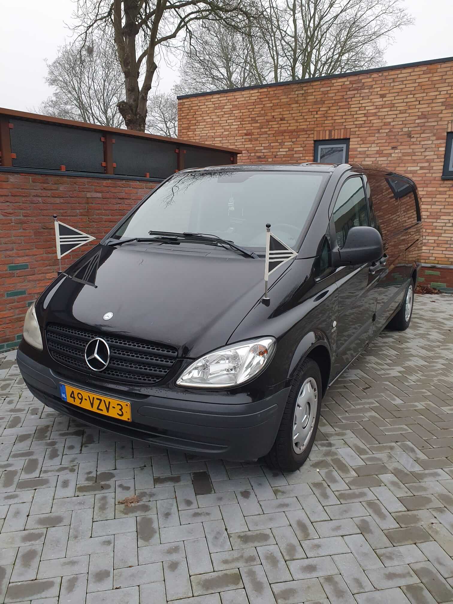 Uitvaartauto islamitische uitvaartzorg Al Furqaan Groningen